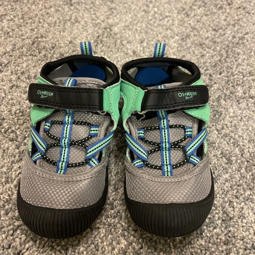 OshKosh water sandals size 10